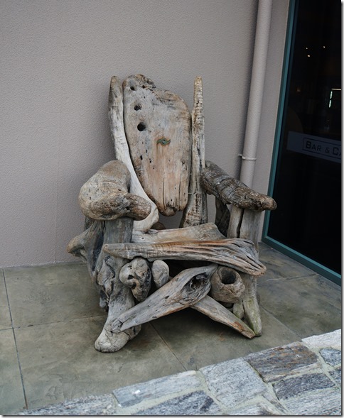 2481 dieser Stuhl war sicherlich auch mal ein Strandgut Kunstwerk