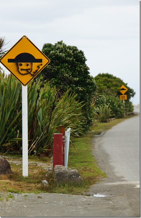 2491 hier hat ein Spassvogel das Humpzeichen etwas geändert