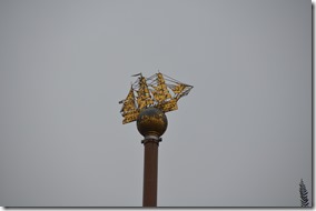 a1007 eine Wahrzeichens&auml;ule auf dem Rathausplatz
