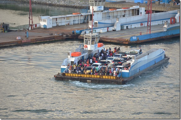 a1697 jetzt kreuzen wir noch eine F&auml;hrroute auf welcher 6 F&auml;hren gleichzeitig hin und her fahren = Br&uuml;ckenersatz