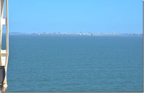 a1715 auf dem Weg nach Zarate fahren wir an Montevideo vorbei