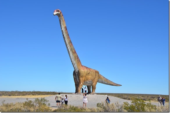 a1942-auf-dem-Weg-zum-Dinosaurier-Mu