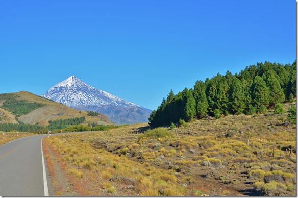 a2255 der Anblick ist faszinierend, ein Kegel der oben weiss verschneit ist und bis fast auf 3'800 MüM herausragt