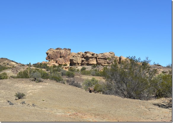 a2352 im Valle de Luna (Mondtal) gibt es viele bizarre Steinsformationen in unbeschreiblich schönen Farben