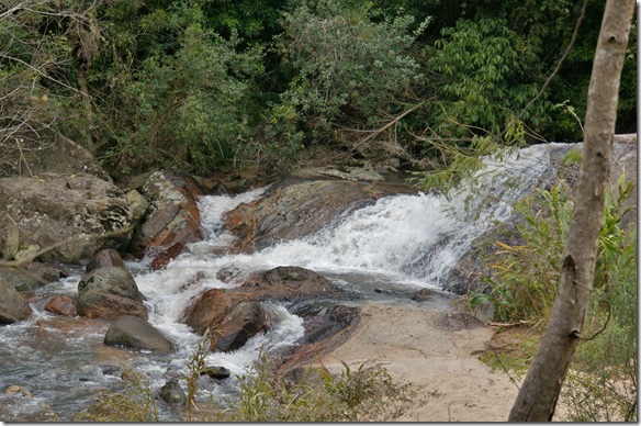 b1041 Pousada do Moinho Camping hat einen kleinen Fluss mit 7 Fällen und den dazugehörigen Pools zum Schwimmen (war zu kalt) - Kopie