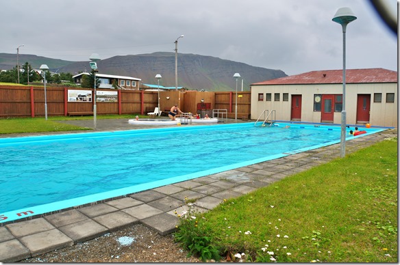 1754 wir nehmen auch ein Bad in den Hotpots für ca 1 Std. Hier ist das Wasser auf ca. 40°C heruntergekühlt. Das Schwimmbad hat ca 28°C.