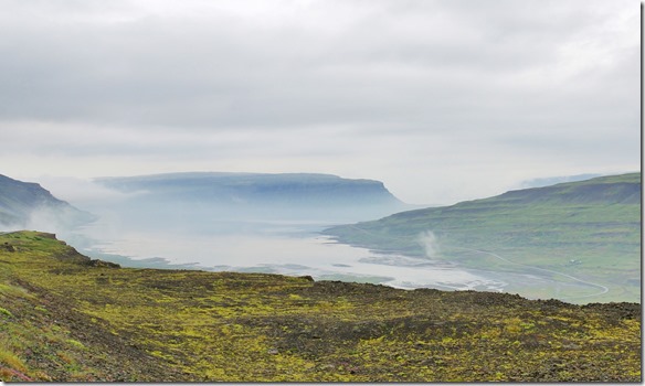 1767 zwischendurch gibt es wieder Teerstrassen aber die Kurven bleiben häufig