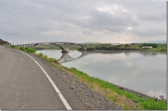 1824 schmale Brücke kommt und nur mit einer Höchstbelastung von 7 to. Wie soll da ein Campingpanzer darüberfahren können