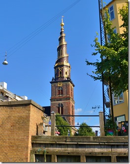 2032 diesen Kirchturm kann man via Aussenseite über die sichtbare Wendeltreppe besteigen