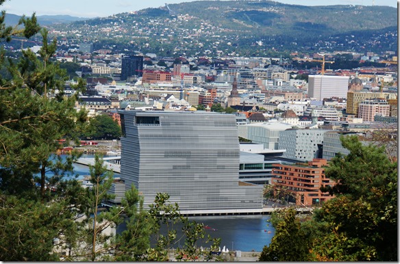 2076 der Betonblock in der Mitte ist das Munch-Museum