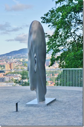 2077 dieser Kopf ist fast nur eien Scheibe und wird durch die modellierung plastisch