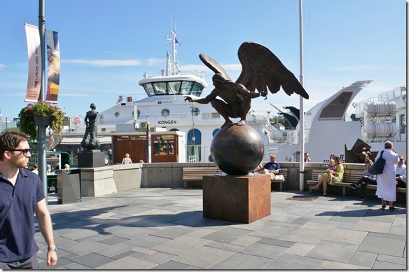 2124 im Hafen stehen überall kleinere und grössere  